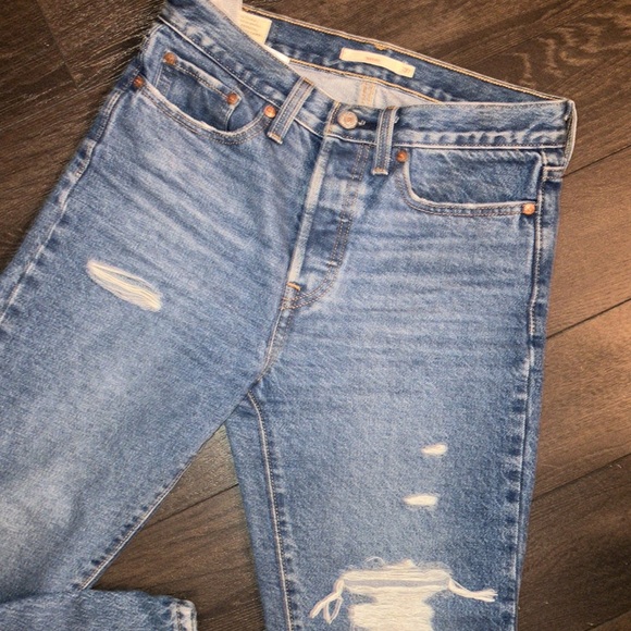 Levi’s distressed wedgie denim - Picture 11 of 11